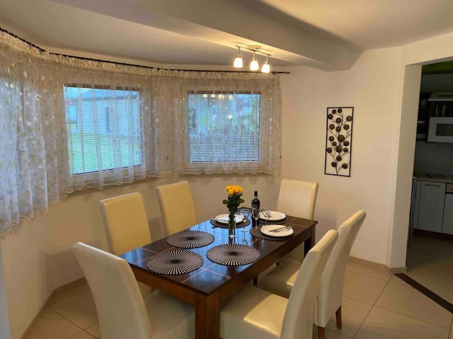 4 Bedroom Family House With Access To A Hot Tub Goczałkowice-Zdrój Kültér fotó